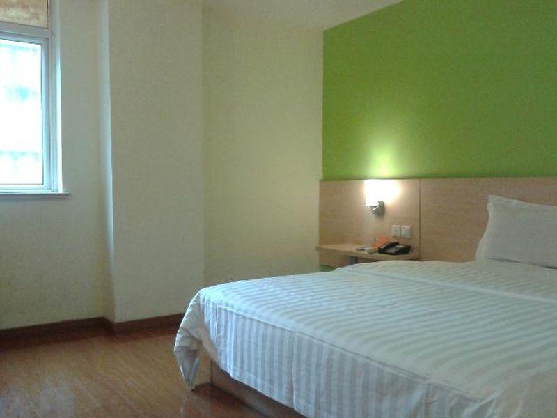 7 Days Inn Shanghai Xujiahui Caobao Road Subway Station Branch Xuhui Exteriör bild