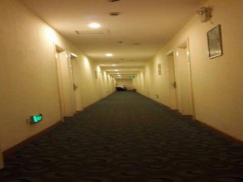 7 Days Inn Shanghai Xujiahui Caobao Road Subway Station Branch Xuhui Exteriör bild