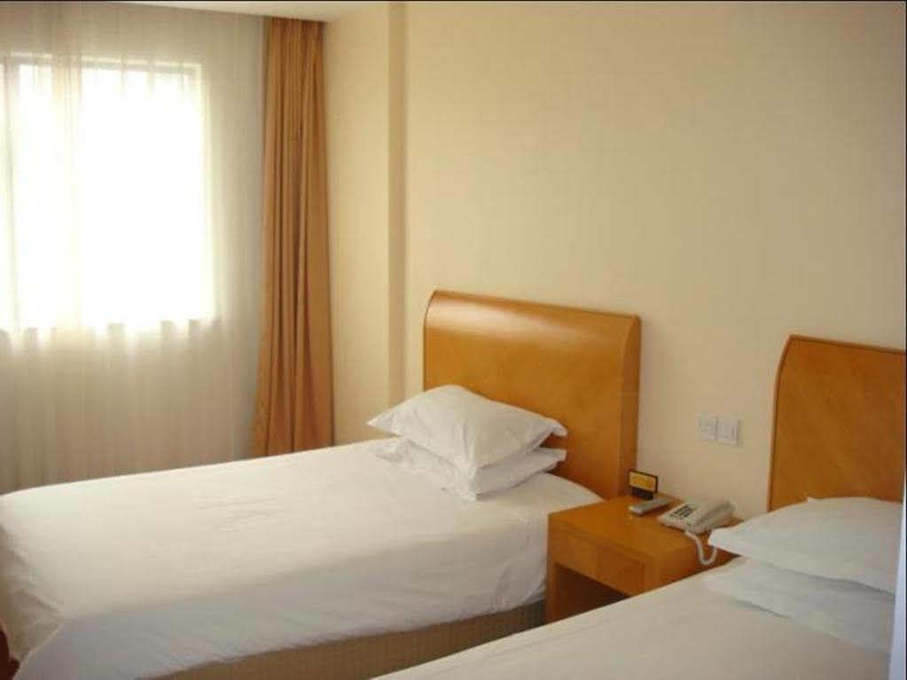 7 Days Inn Shanghai Xujiahui Caobao Road Subway Station Branch Xuhui Exteriör bild