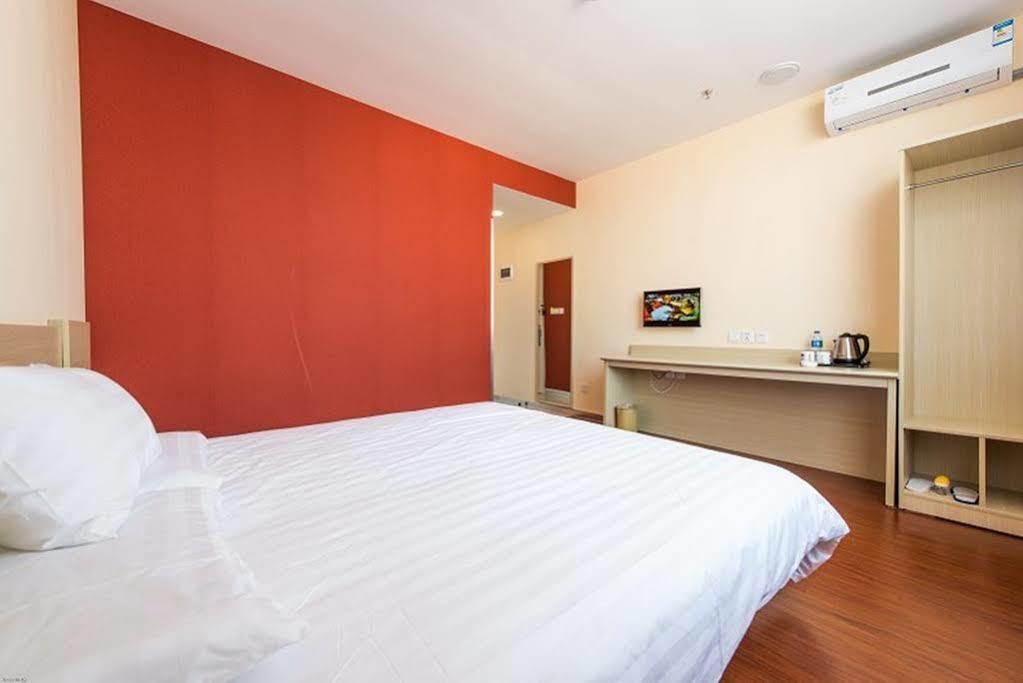 7 Days Inn Shanghai Xujiahui Caobao Road Subway Station Branch Xuhui Exteriör bild