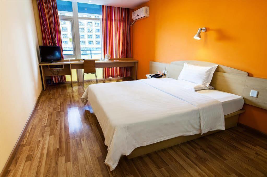 7 Days Inn Shanghai Xujiahui Caobao Road Subway Station Branch Xuhui Exteriör bild