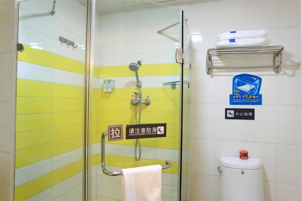 7 Days Inn Shanghai Xujiahui Caobao Road Subway Station Branch Xuhui Exteriör bild