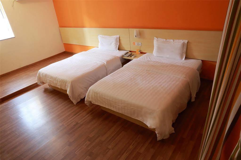 7 Days Inn Shanghai Xujiahui Caobao Road Subway Station Branch Xuhui Exteriör bild