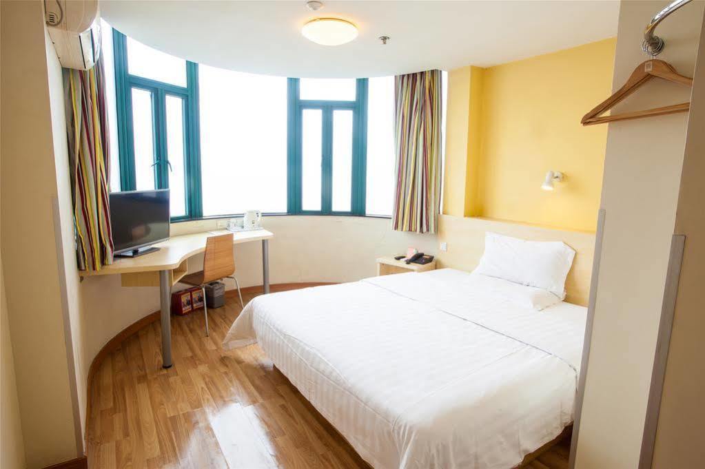 7 Days Inn Shanghai Xujiahui Caobao Road Subway Station Branch Xuhui Exteriör bild