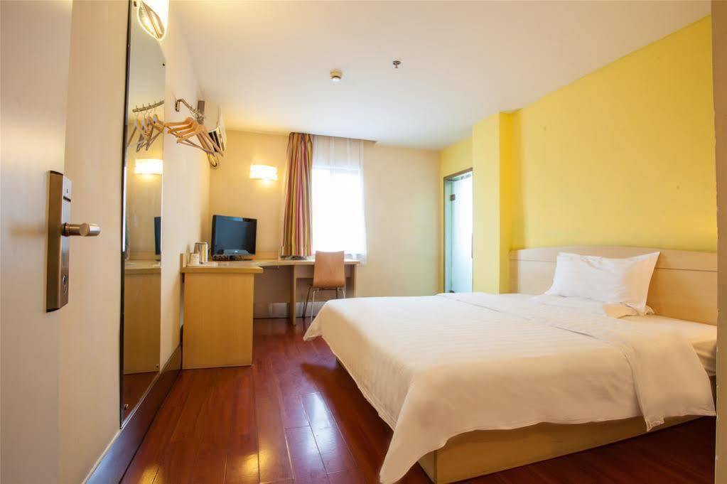7 Days Inn Shanghai Xujiahui Caobao Road Subway Station Branch Xuhui Exteriör bild