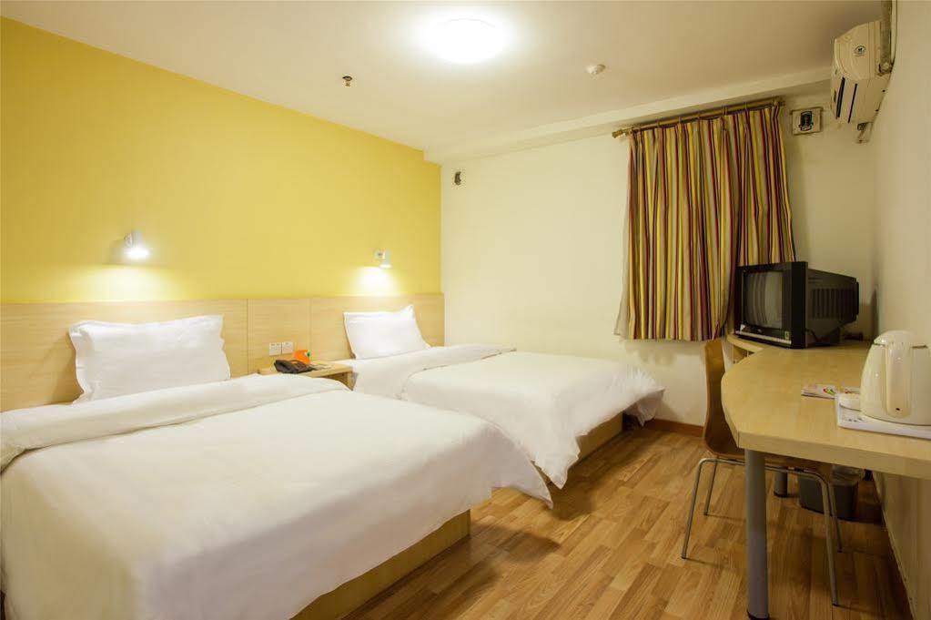 7 Days Inn Shanghai Xujiahui Caobao Road Subway Station Branch Xuhui Exteriör bild
