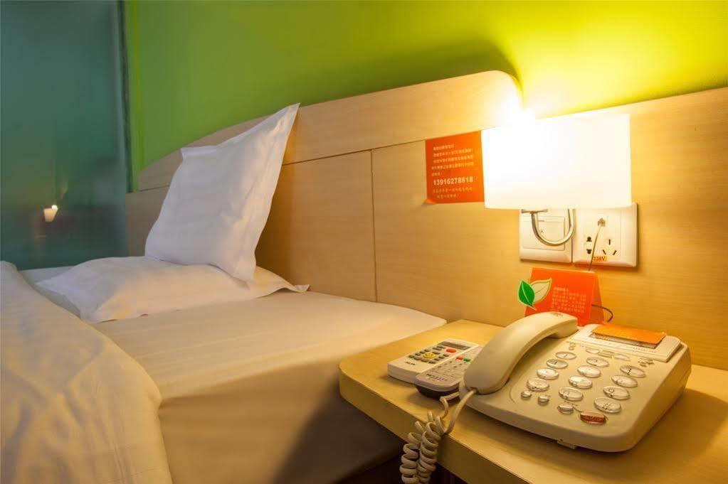 7 Days Inn Shanghai Xujiahui Caobao Road Subway Station Branch Xuhui Exteriör bild