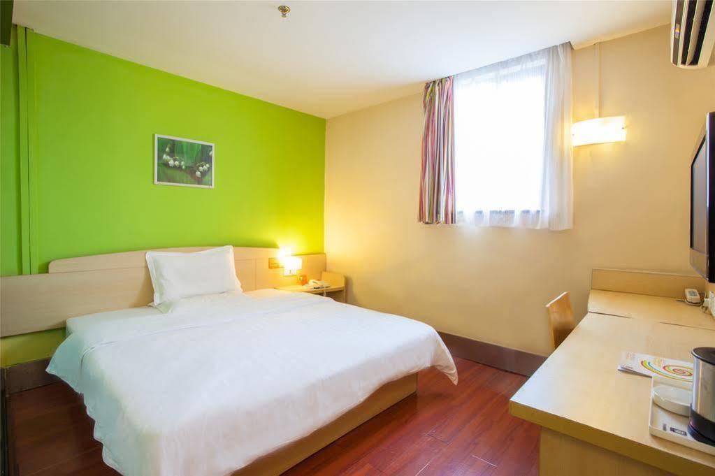 7 Days Inn Shanghai Xujiahui Caobao Road Subway Station Branch Xuhui Exteriör bild