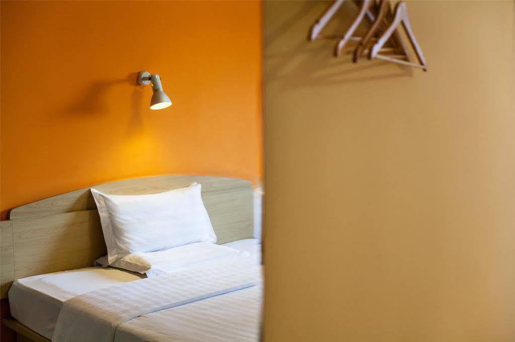 7 Days Inn Shanghai Xujiahui Caobao Road Subway Station Branch Xuhui Exteriör bild