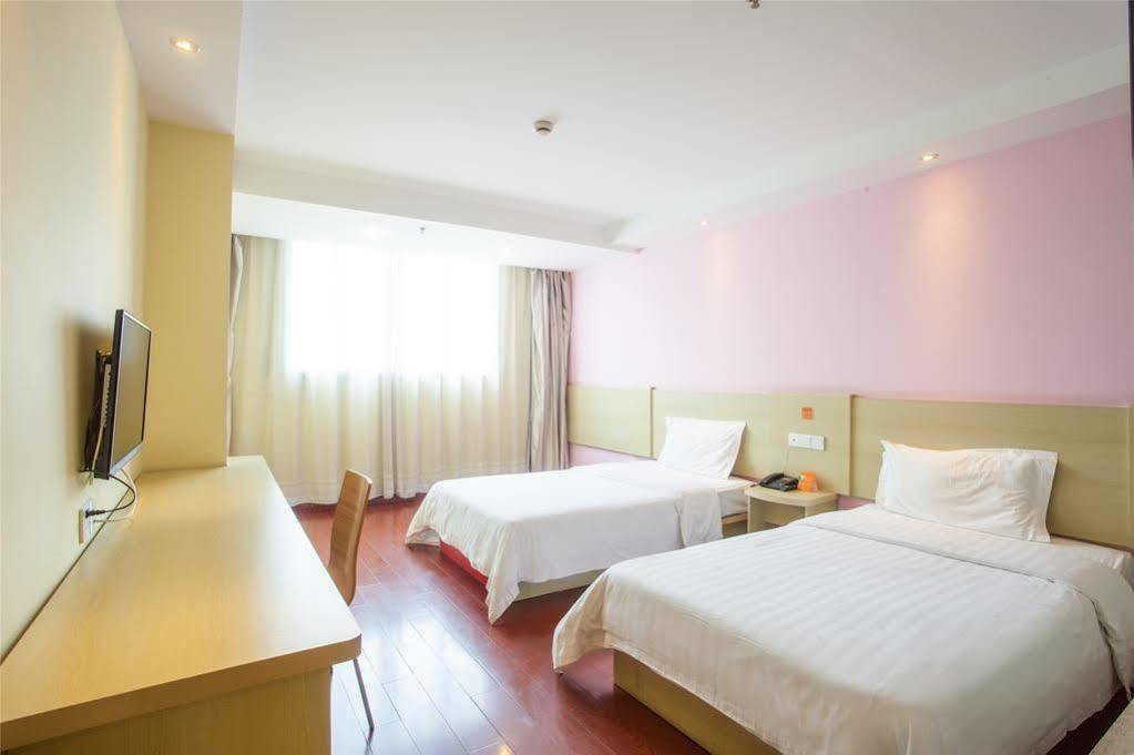 7 Days Inn Shanghai Xujiahui Caobao Road Subway Station Branch Xuhui Exteriör bild