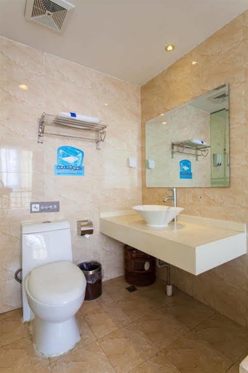 7 Days Inn Shanghai Xujiahui Caobao Road Subway Station Branch Xuhui Exteriör bild