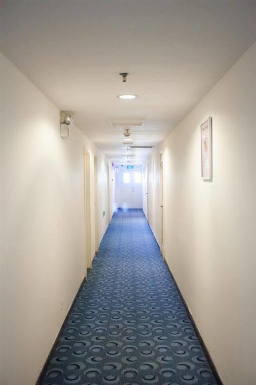 7 Days Inn Shanghai Xujiahui Caobao Road Subway Station Branch Xuhui Exteriör bild